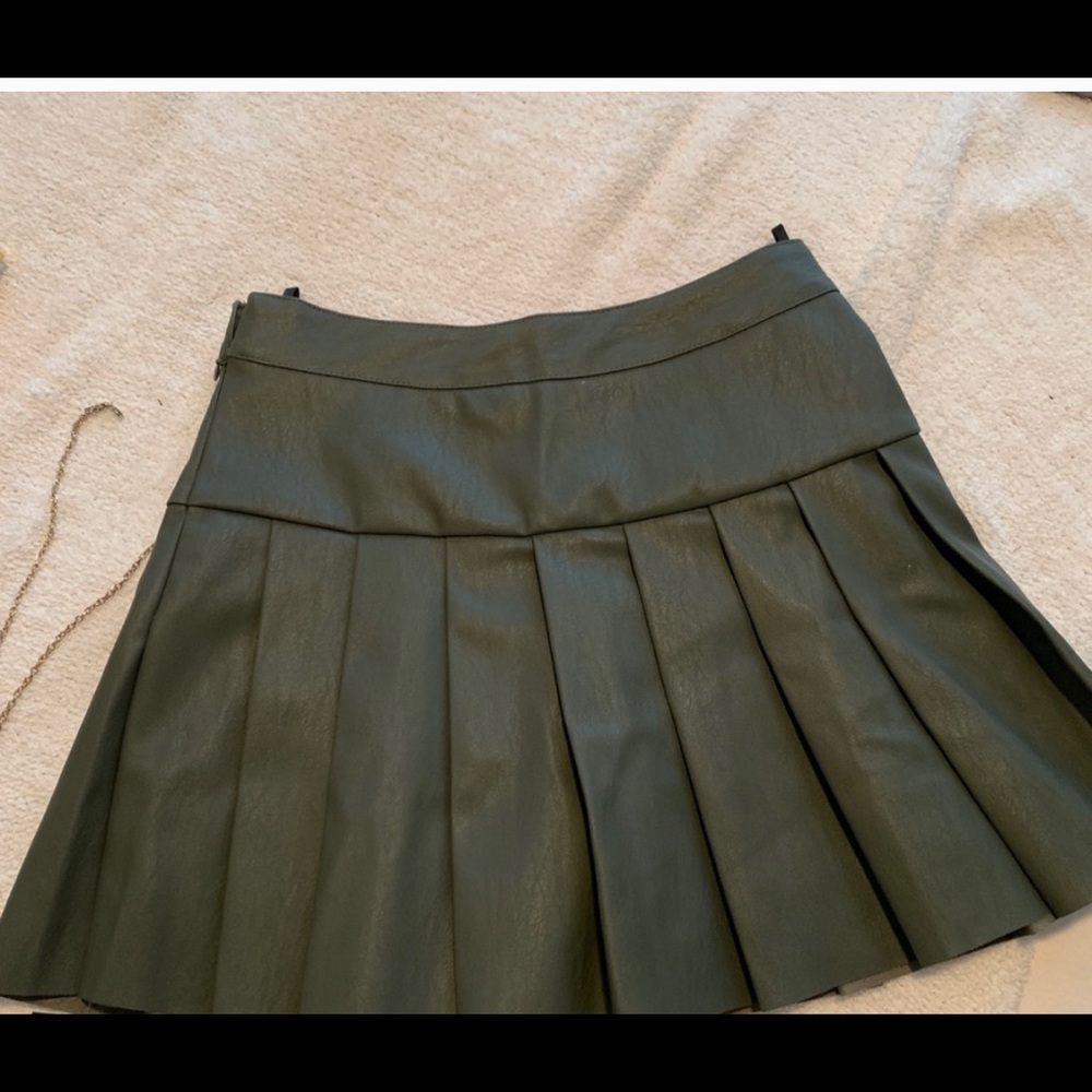 Storets forest green leather pleated skirt size m